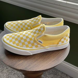 VANS size 6 checkerboard slip ons. Good condition.